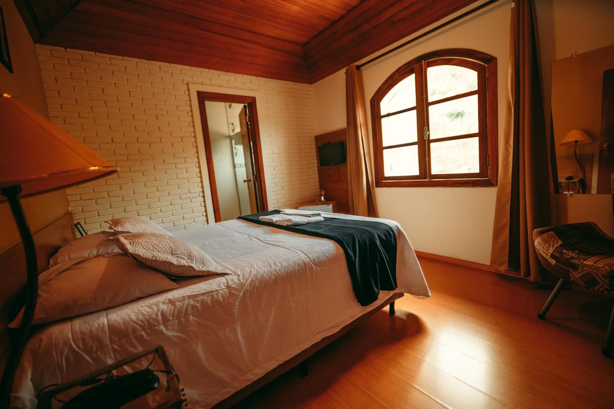 Hotel Geneve - 2Km Do Capivari, Campos do Jordao
